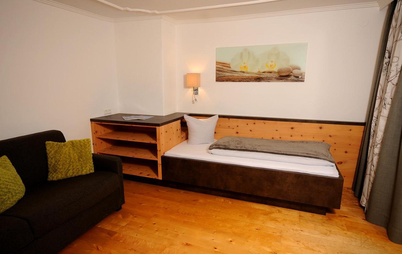 Hotel Burgschrofn Tux Esterno foto