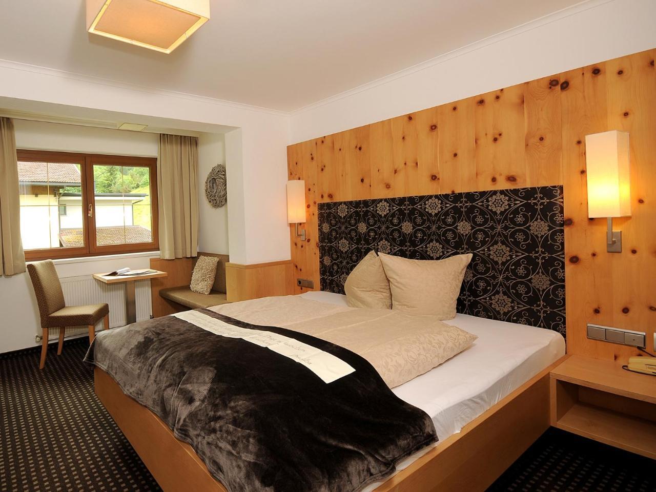 Hotel Burgschrofn Tux Esterno foto